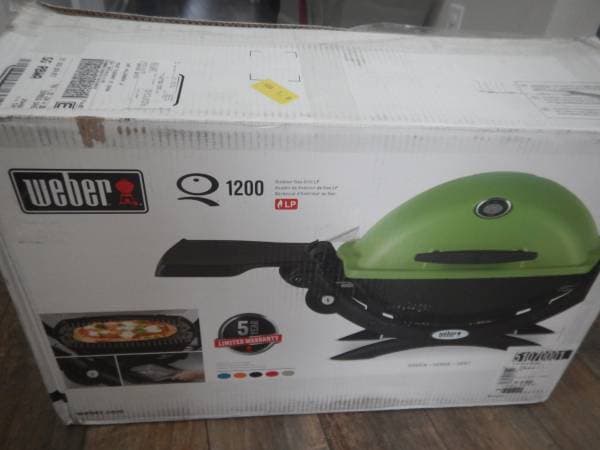 REDUCED! BRAND NEW Weber Q1200 Gas Grill Liquid Propane